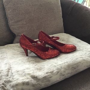 Womens size 7.5-8 red sparkling shoe with buckle closure